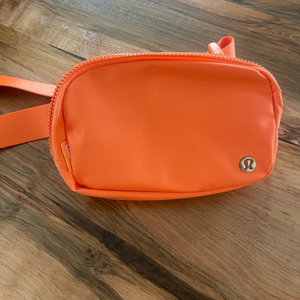 Lululemon Everywhere Belt Bag